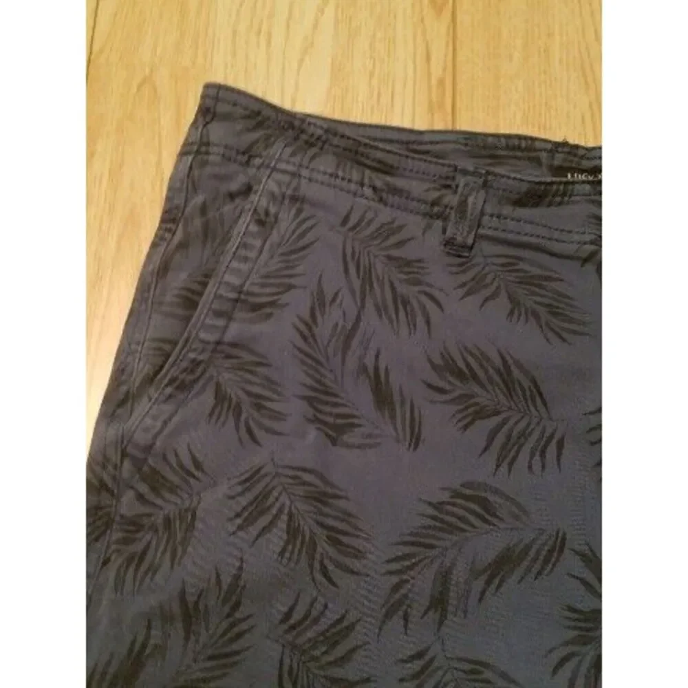 Lucky Brand‎ Chino Shorts Mens Size 33 Blue Leaf AOP EUC RN# 80318